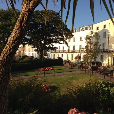 Newton'S Cradle Apartment Tenby Exterior foto