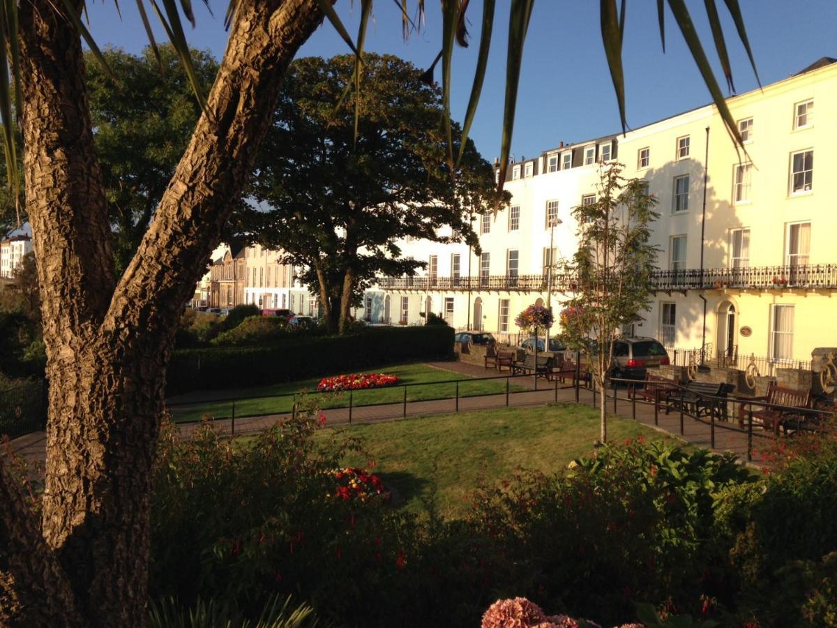 Newton'S Cradle Apartment Tenby Exterior foto